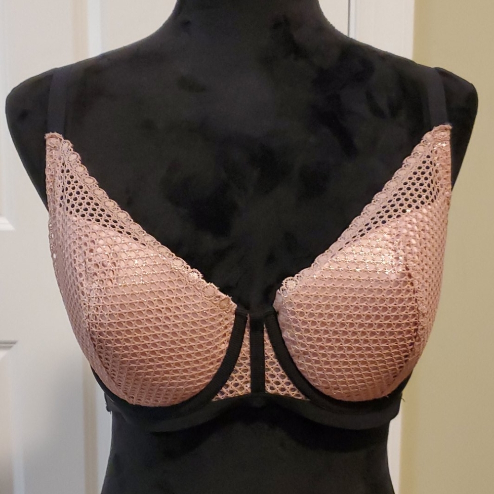 NWT Victoria's Secret Plunge Bra